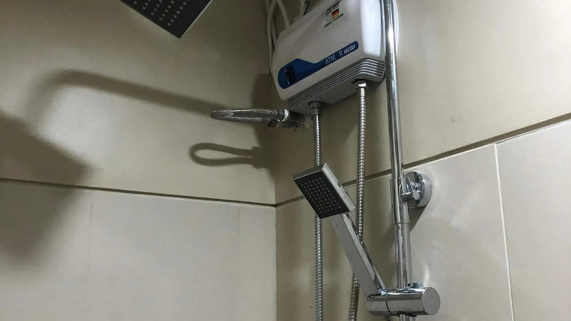 Cozy 1 Bedroom With Balcony Facing Pool Near Moa,Ikea Near Manila